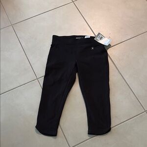 NWT small Danskin capri leggings 523